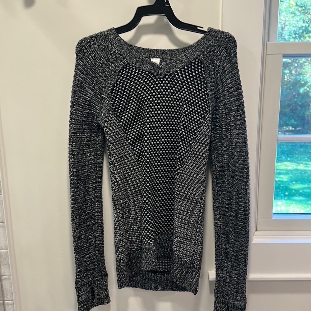 Ivivva size 8 Sweater